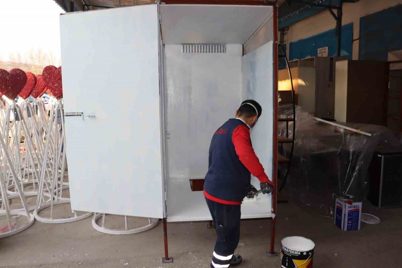 Deprem bölgesi için portatif tuvalet üretimine başlandı