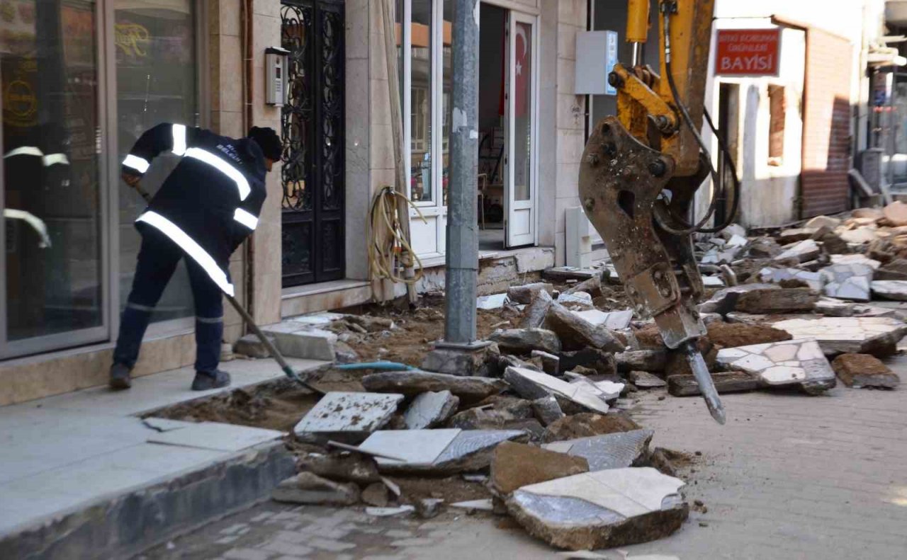 Başkan Kaplan “Koçarlı’da kaldırımsız ve bozuk sokak kalmayacak”