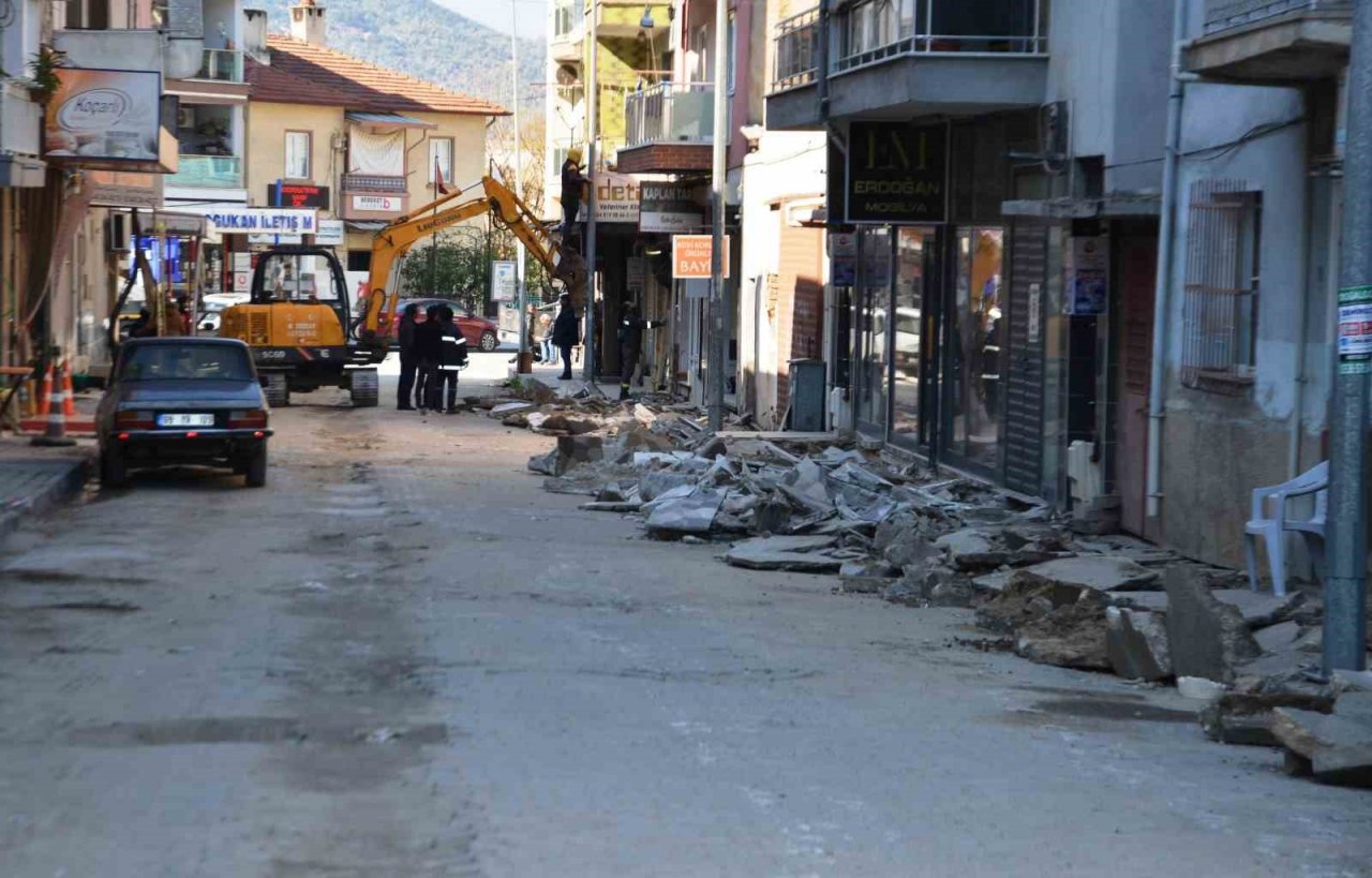 Başkan Kaplan “Koçarlı’da kaldırımsız ve bozuk sokak kalmayacak”