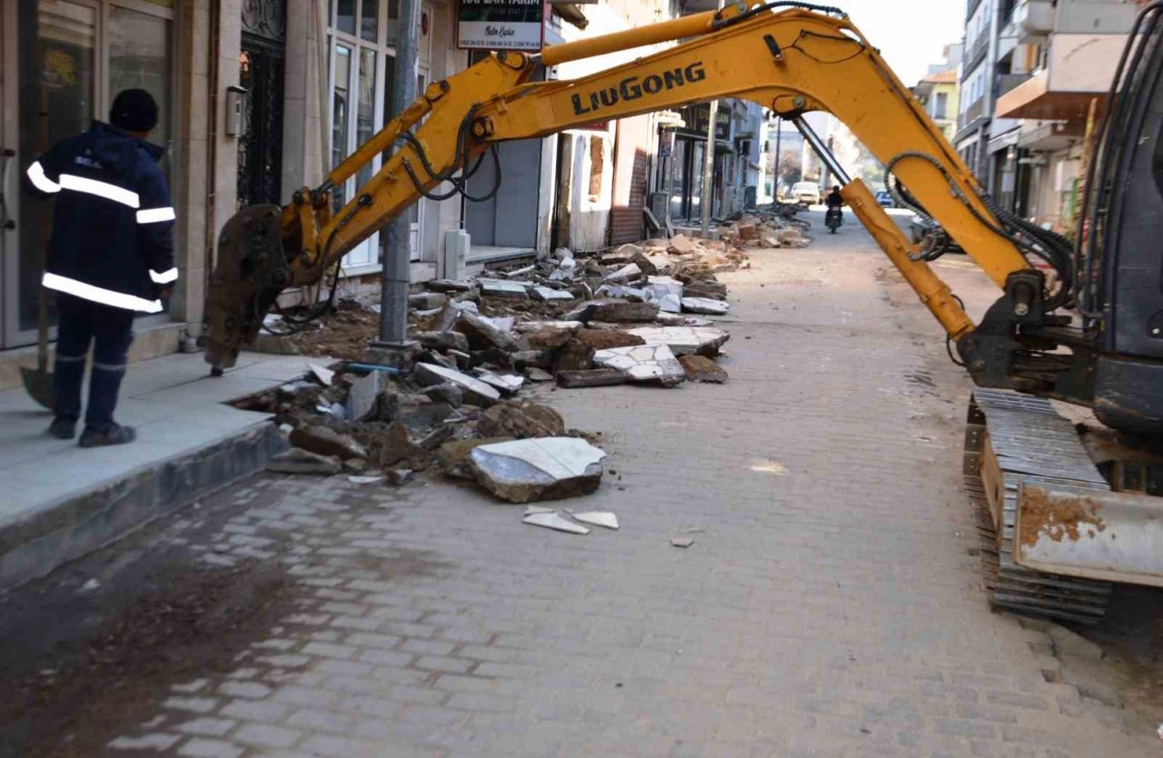 Başkan Kaplan “Koçarlı’da kaldırımsız ve bozuk sokak kalmayacak”