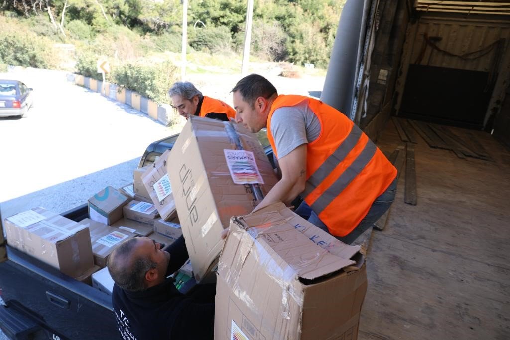 Marmaris’ten deprem bölgesine yardımlar sürüyor