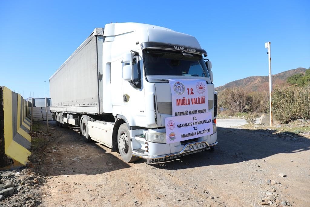 Marmaris’ten deprem bölgesine yardımlar sürüyor
