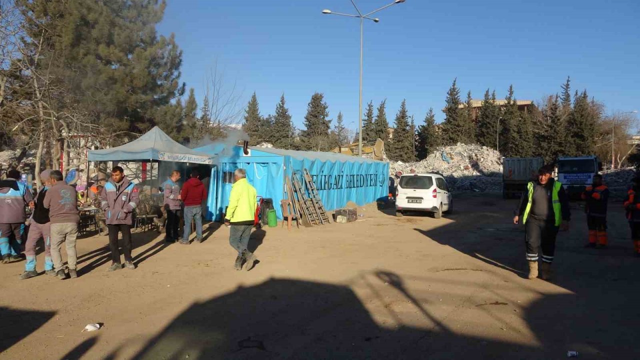 Melikgazi’den depremzedelere ‘mobil yardım’