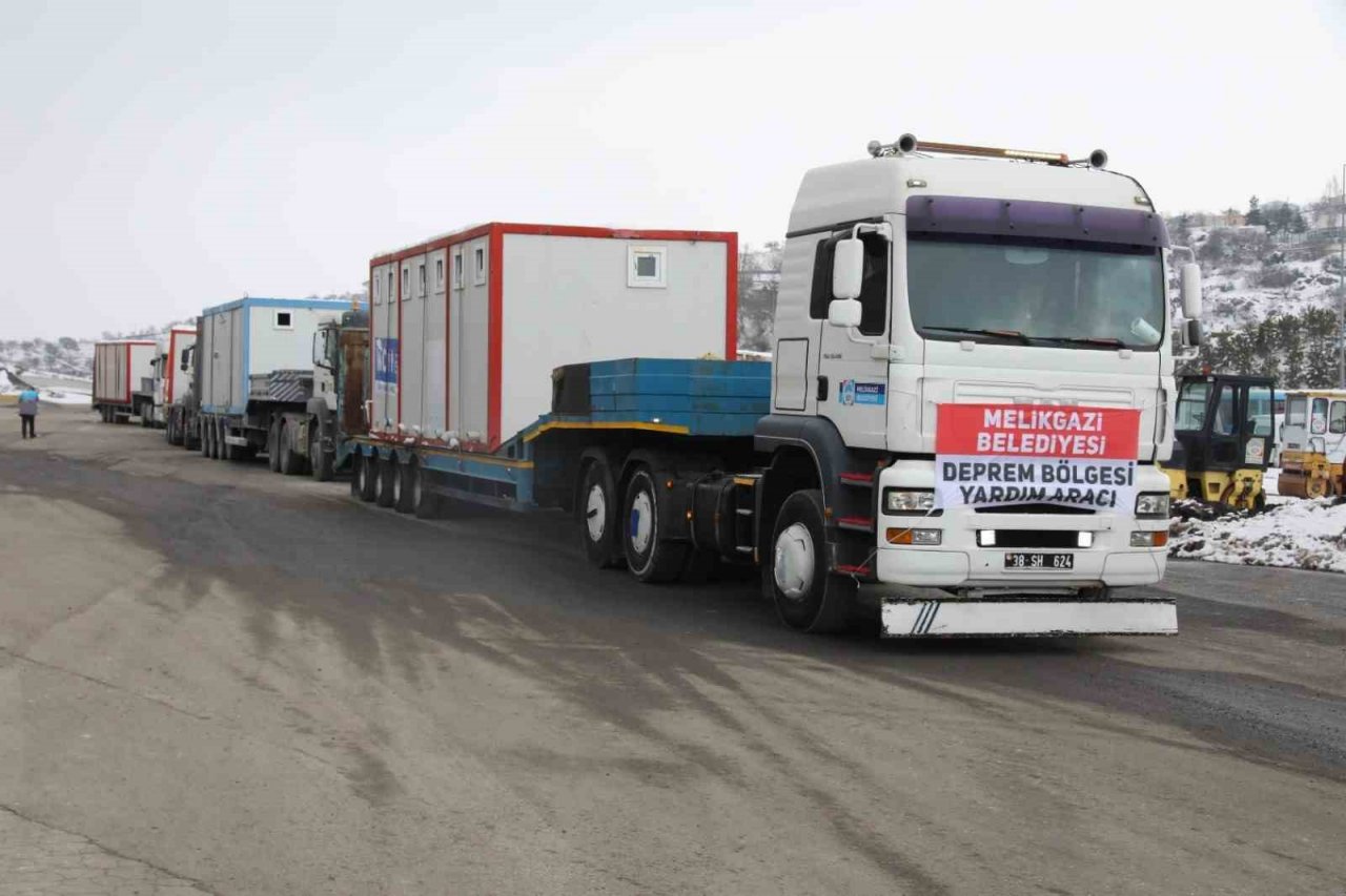 Melikgazi, Hatay’a mobil WC, duş, konaklama konteynerları ve su arazözü yolladı
