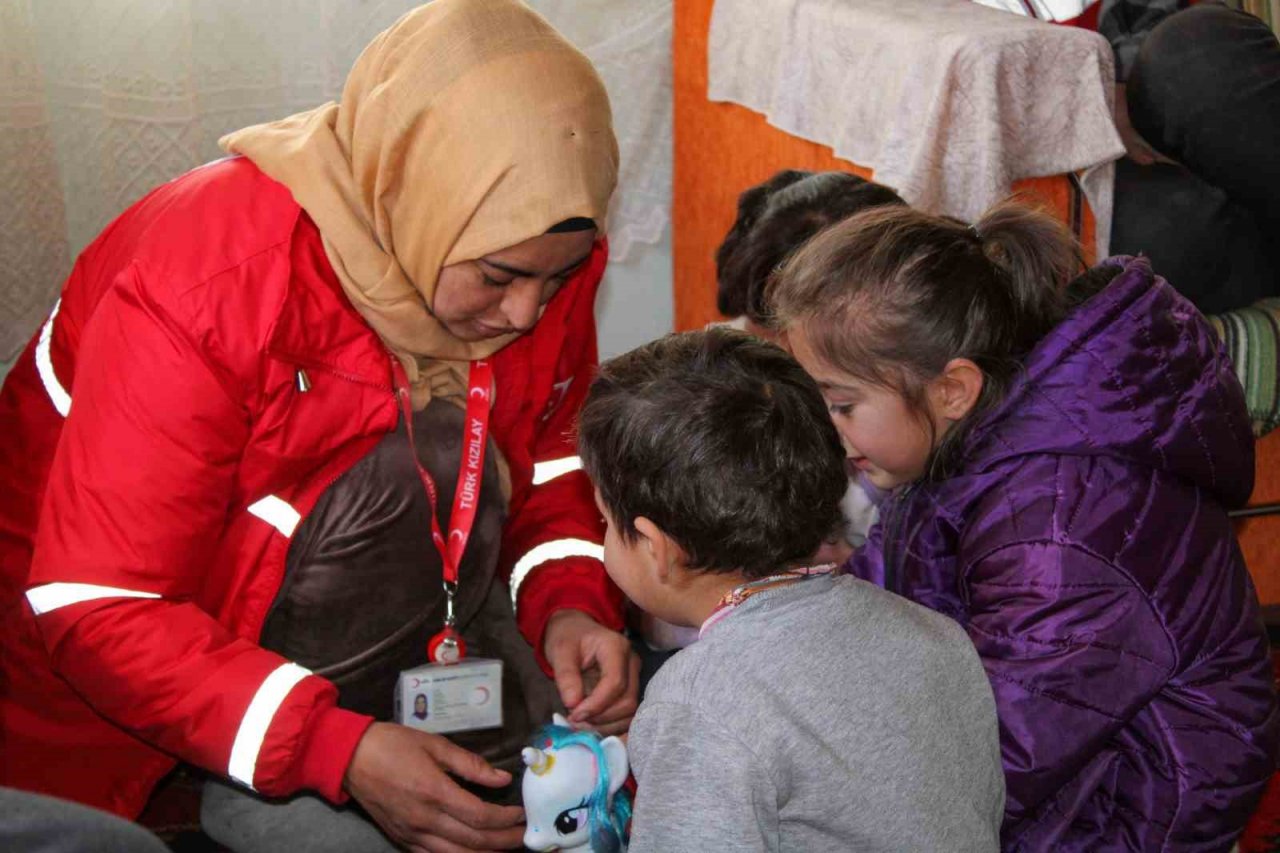 Kızılay’dan köylere gıda desteği