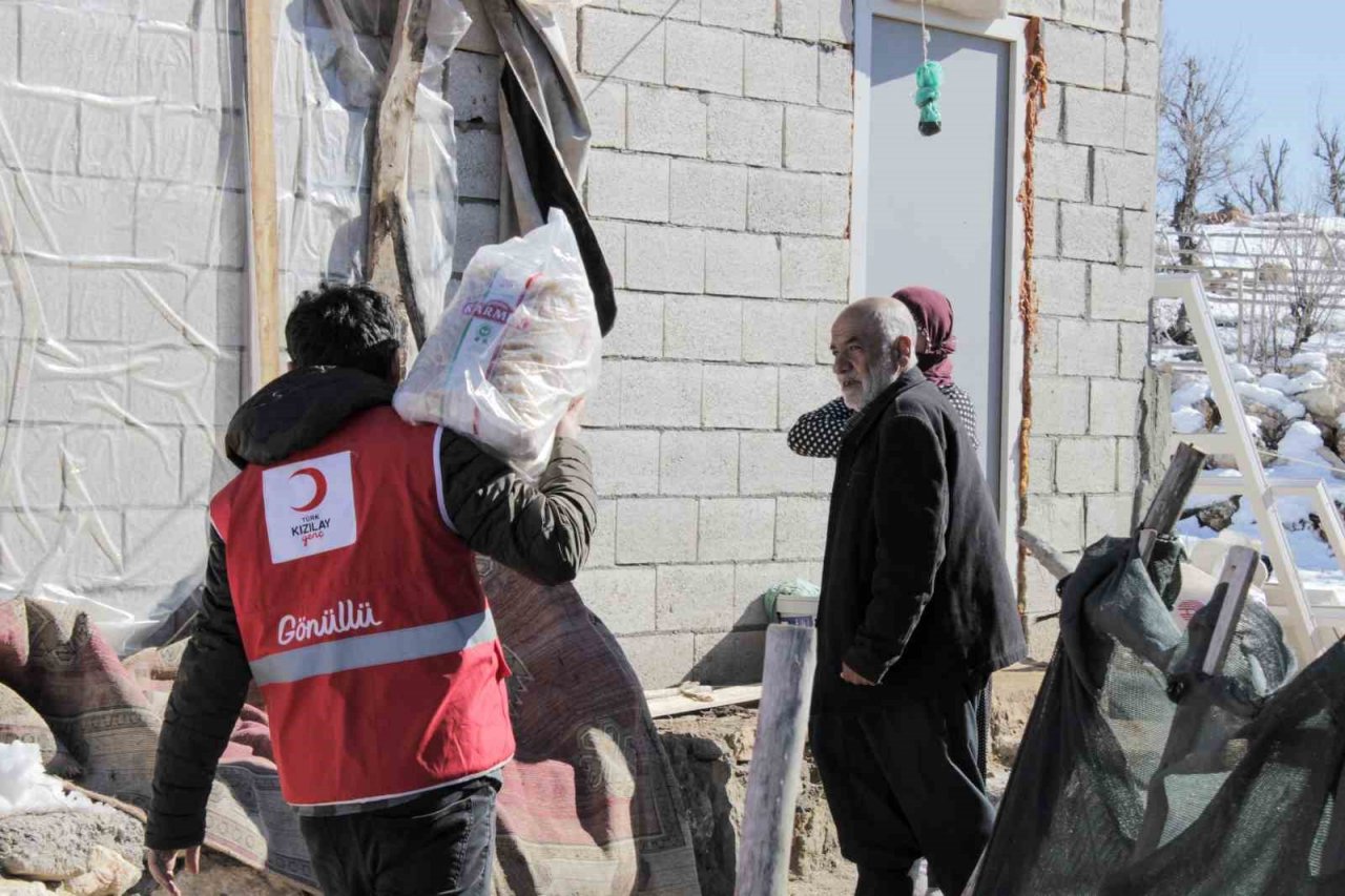 Kızılay’dan köylere gıda desteği