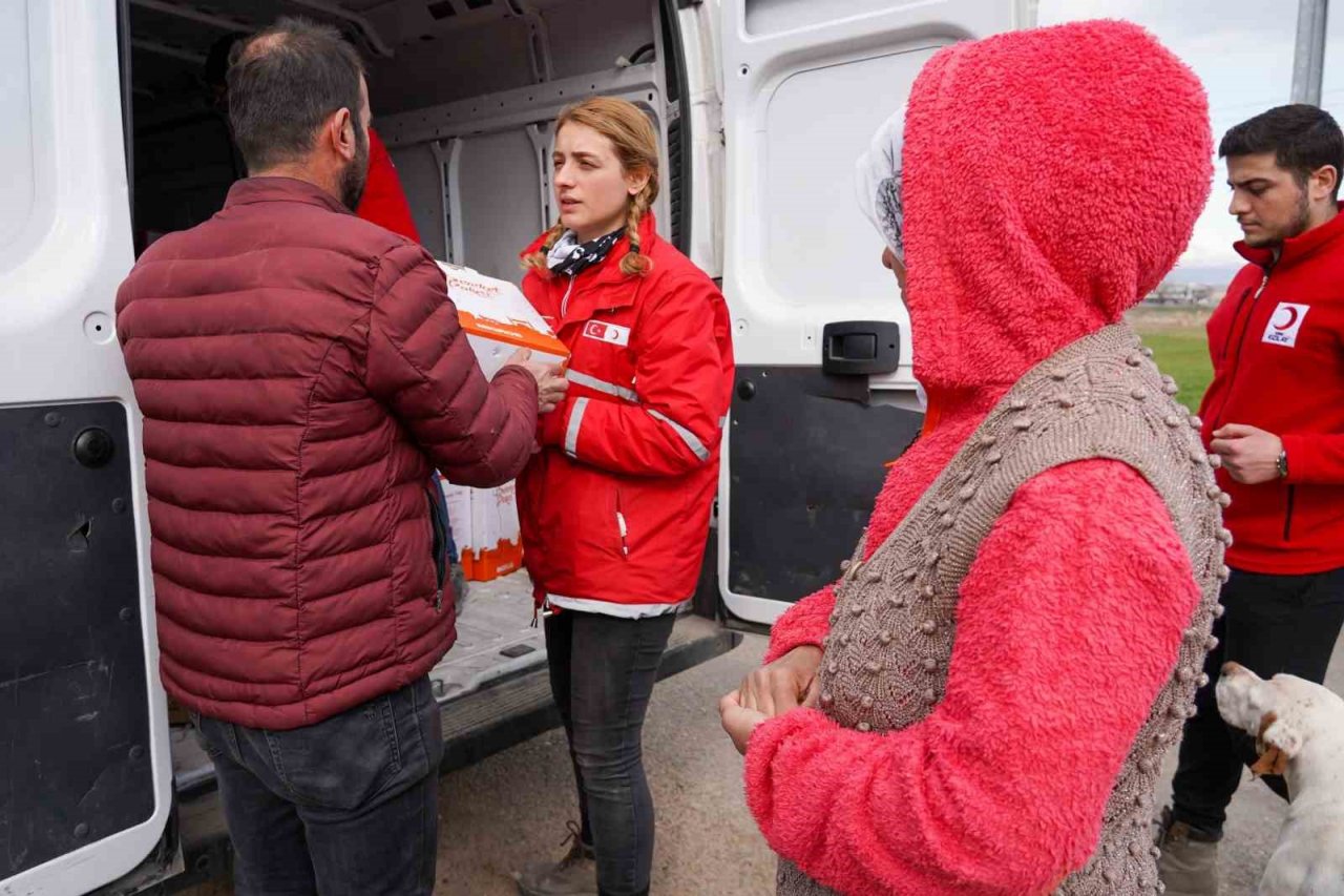 Kızılay’dan köylere gıda desteği