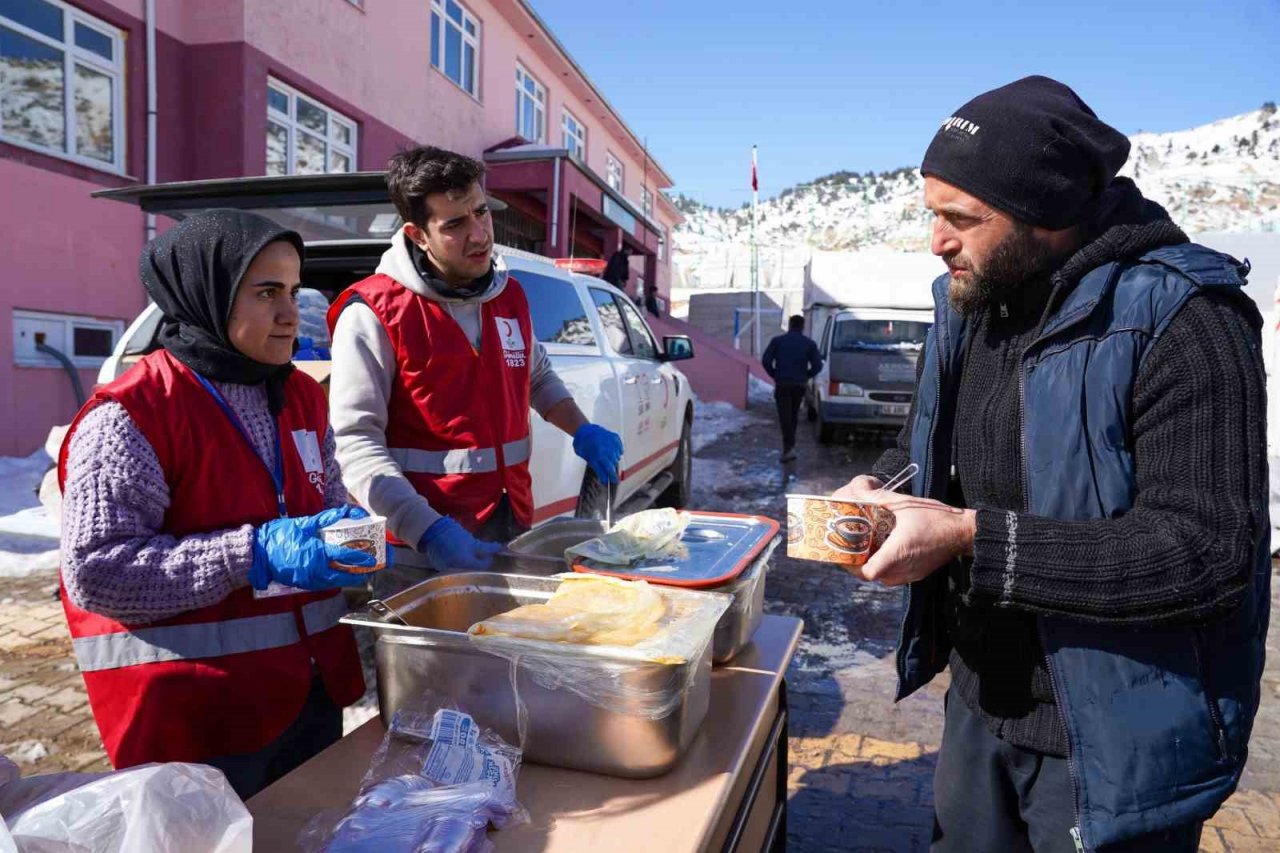 Kızılay’dan köylere gıda desteği