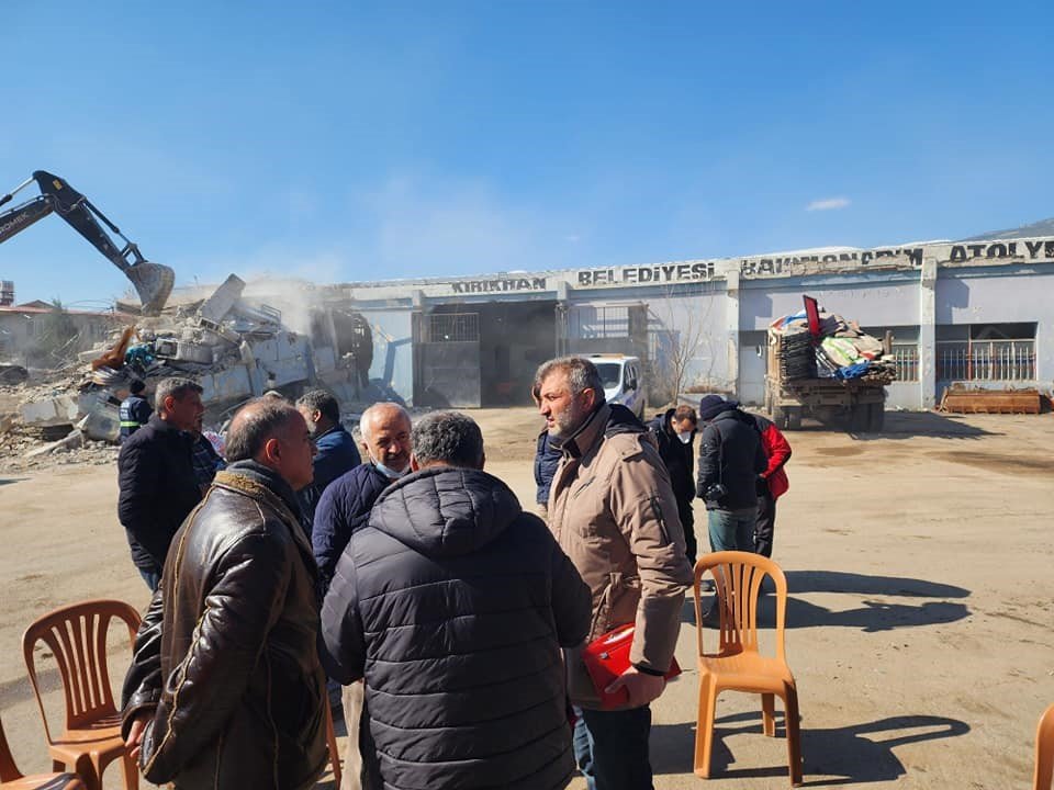 Hatay’da dezenfeksiyon ve ilaçlama çalışmaları sürüyor