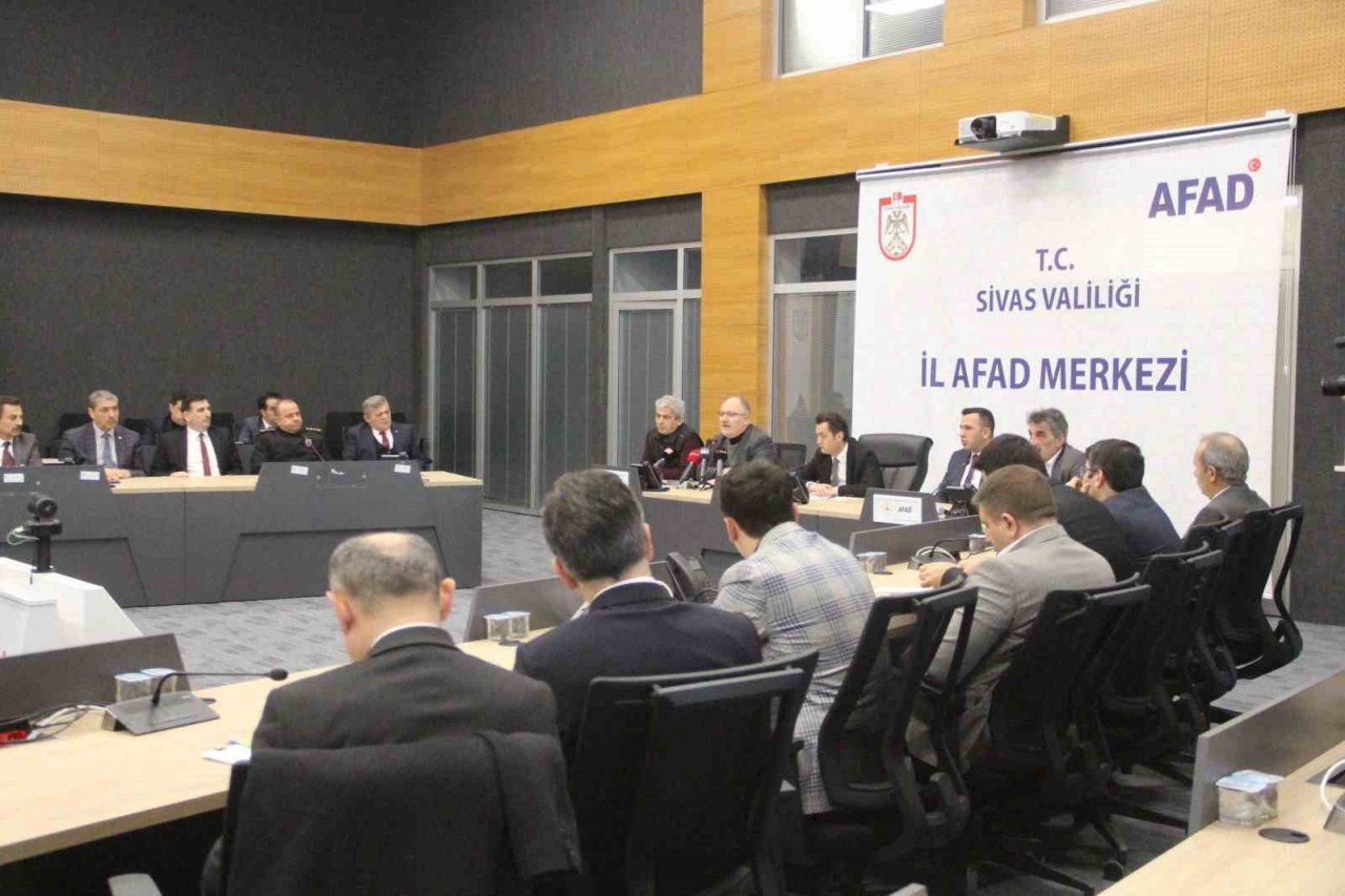 Sivas Vali Vekili Öztürk: “Sivas’ta 4 bin 189 depremzede taburcu edildi, 10 vatandaşımız hayatını kaybetti”