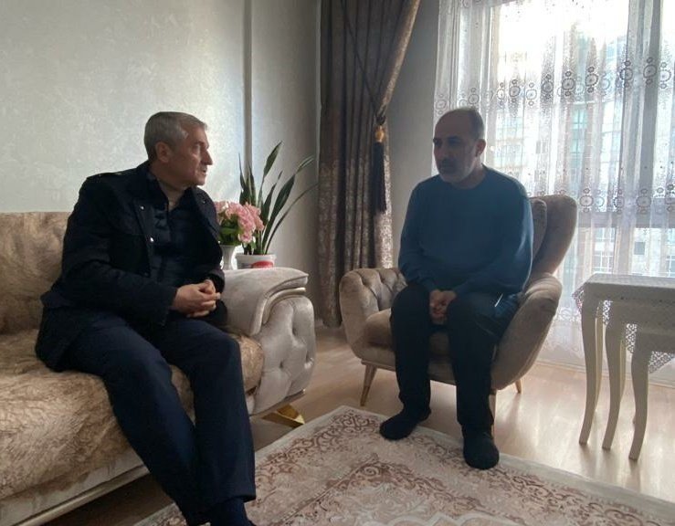 Tahmazoğlu, yan yattı denilen konutları ziyaret etti