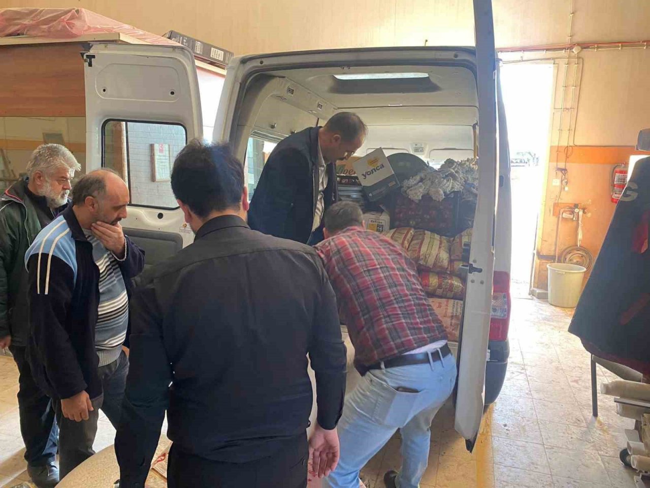 ADÜ’nün deprem bölgesine yardım seferberliği sürüyor