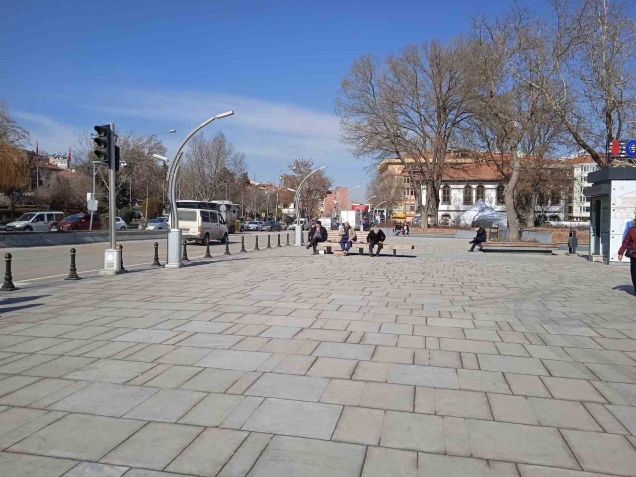 Afyonkarahisar’da vatandaşlar sıcak havanın tadını çıkardı