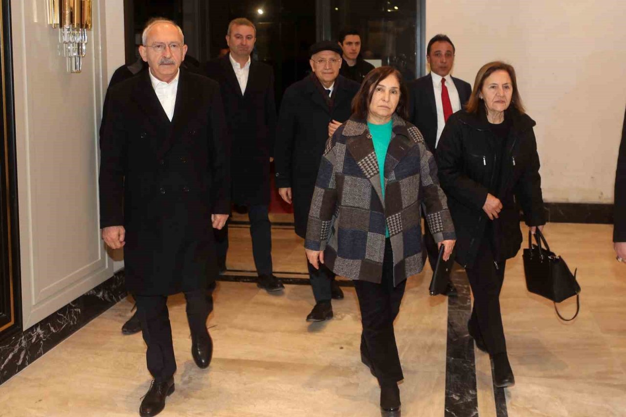 Kılıçdaroğlu’ndan Yenimahalle’deki depremzedelere ziyaret