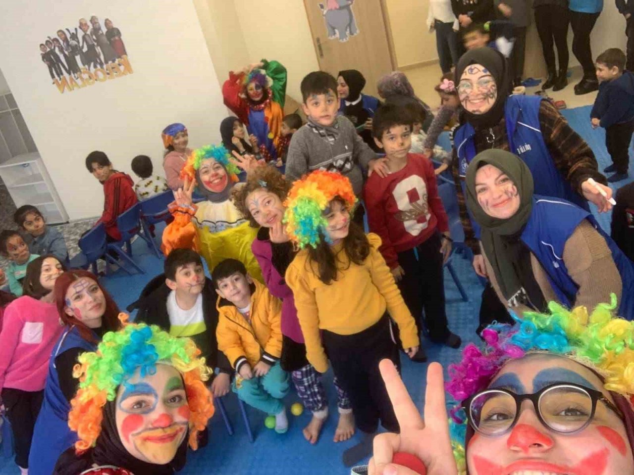 Gümüşhane’de Gençlik Merkezi’nin gönüllü gençleri depremzede çocukları unutmadı