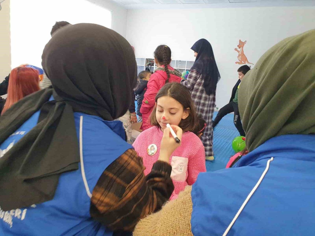 Gümüşhane’de Gençlik Merkezi’nin gönüllü gençleri depremzede çocukları unutmadı