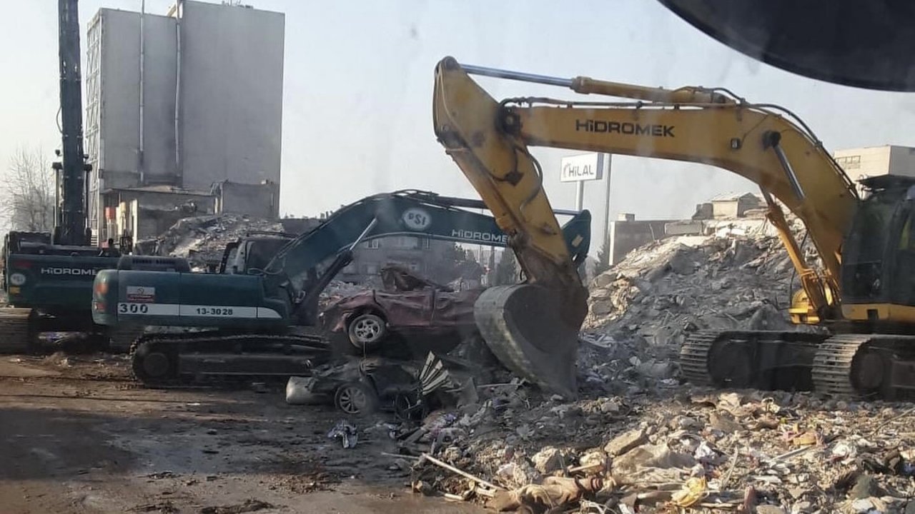 Öztürk: "Deprem bölgesinde canla başla çalışıyoruz”