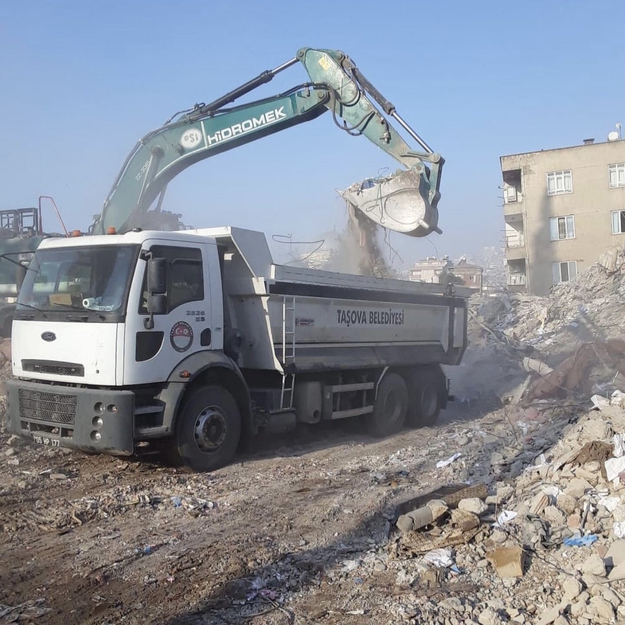 Öztürk: "Deprem bölgesinde canla başla çalışıyoruz”