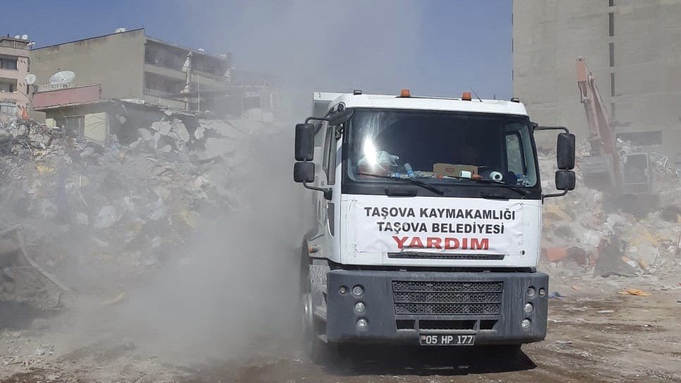 Öztürk: "Deprem bölgesinde canla başla çalışıyoruz”