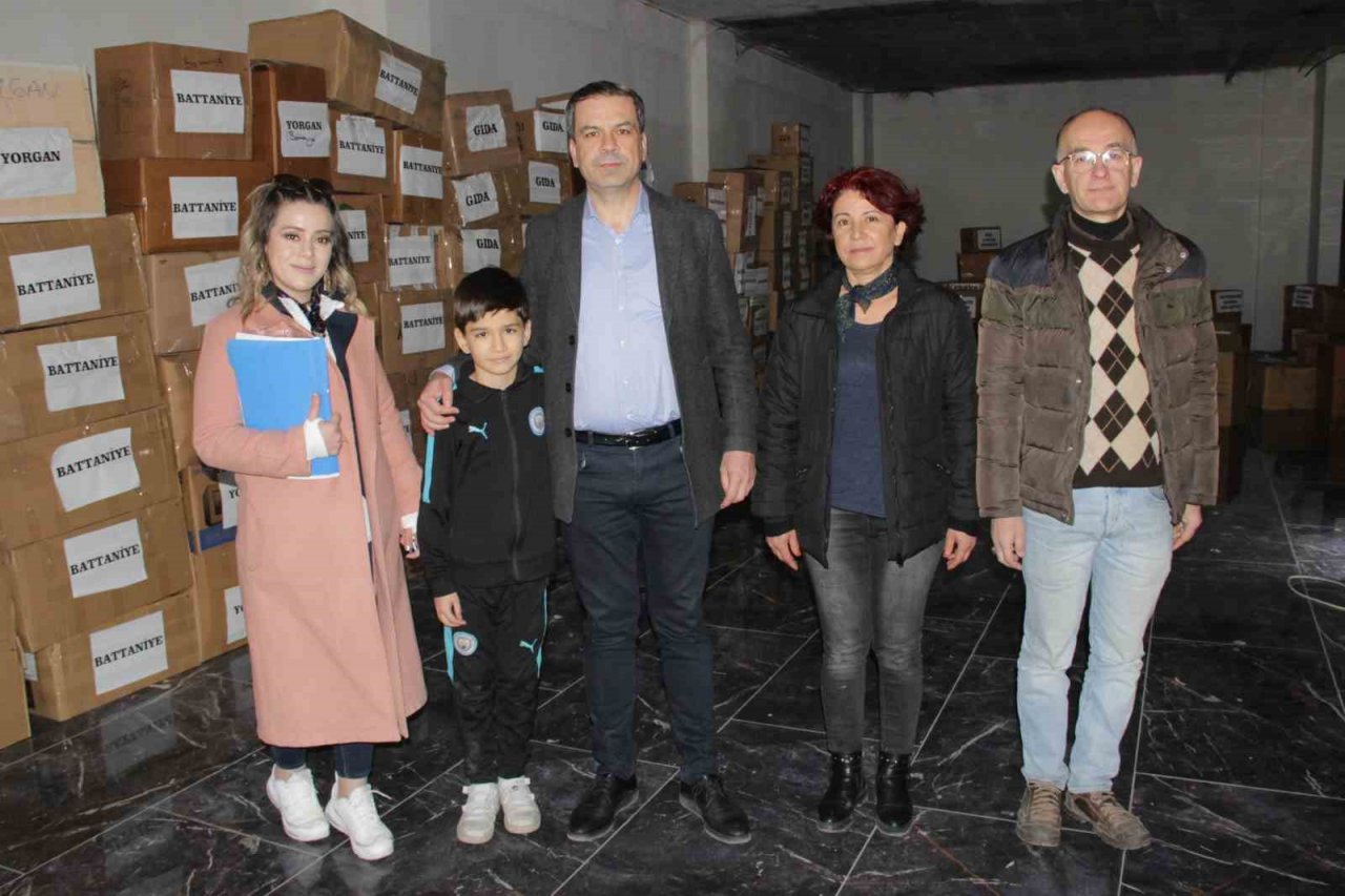 İzmir’de MHP’den depremzedelere dayanışma marketi