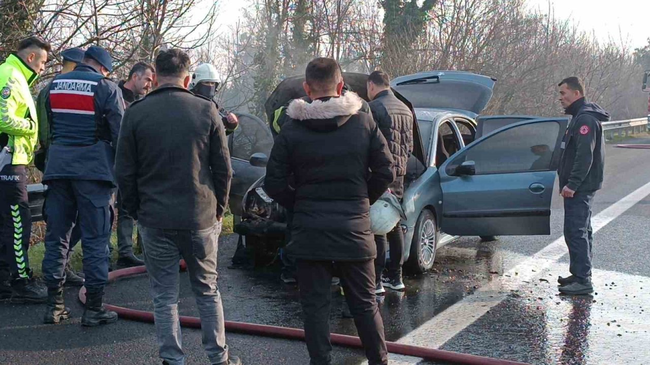 Diyarbakır’dan İstanbul’a giden ailenin aracı yandı