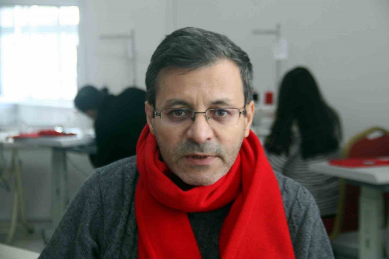 Engelliler depremzedeler için dikiş makinelerinin başına geçti