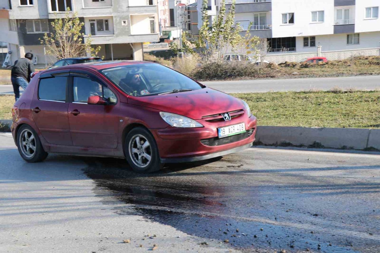 Otomobil iş makinesine çarptı: 1 yaralı