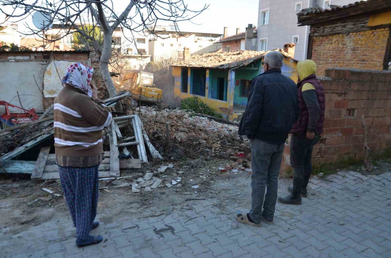 Başkan Kaplan: “İlçe güvenliği için metruk binaları yıkıyoruz”