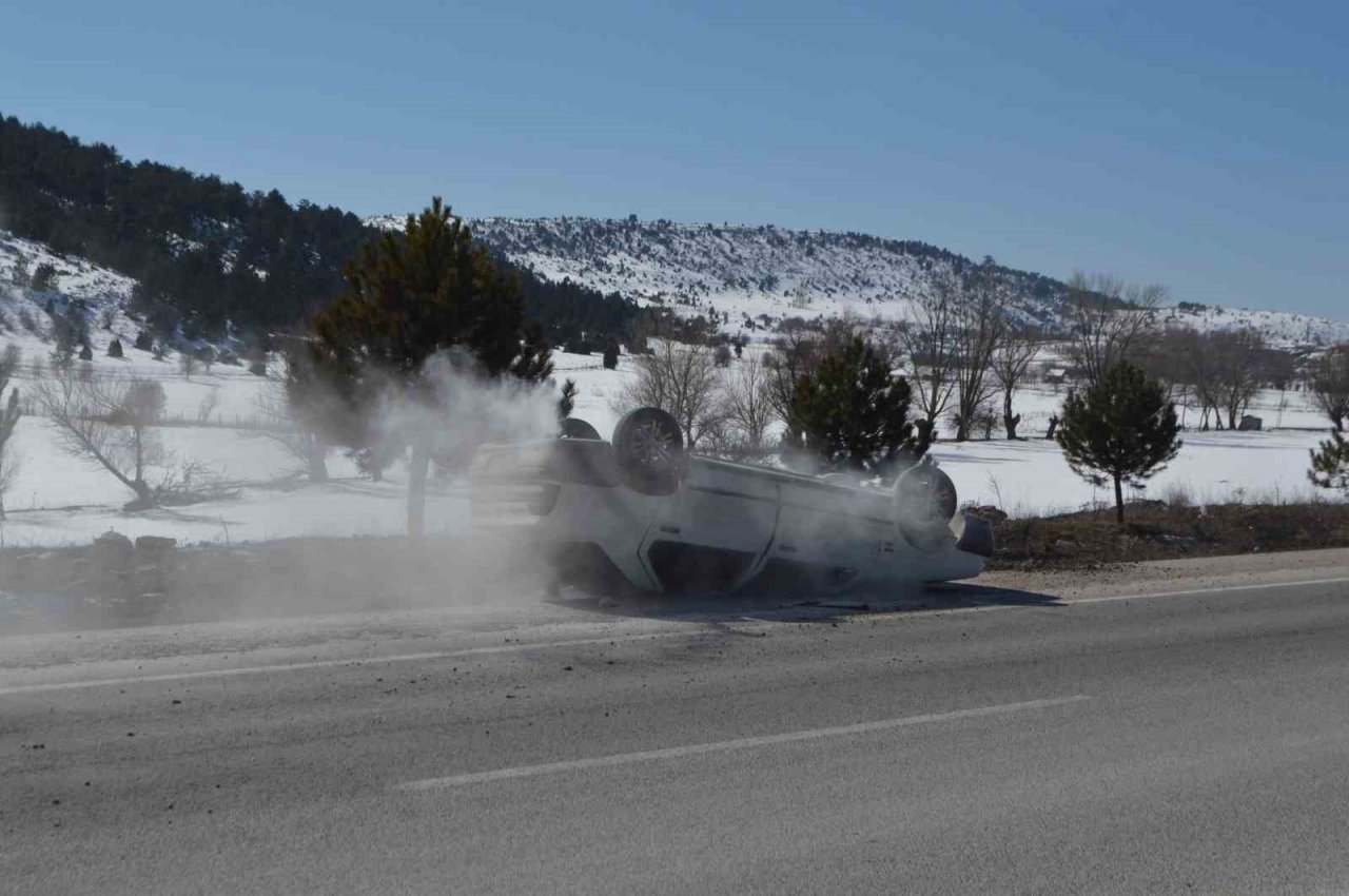 Kütahya Tavşanlı’da otomobil takla attı: 2 yaralı