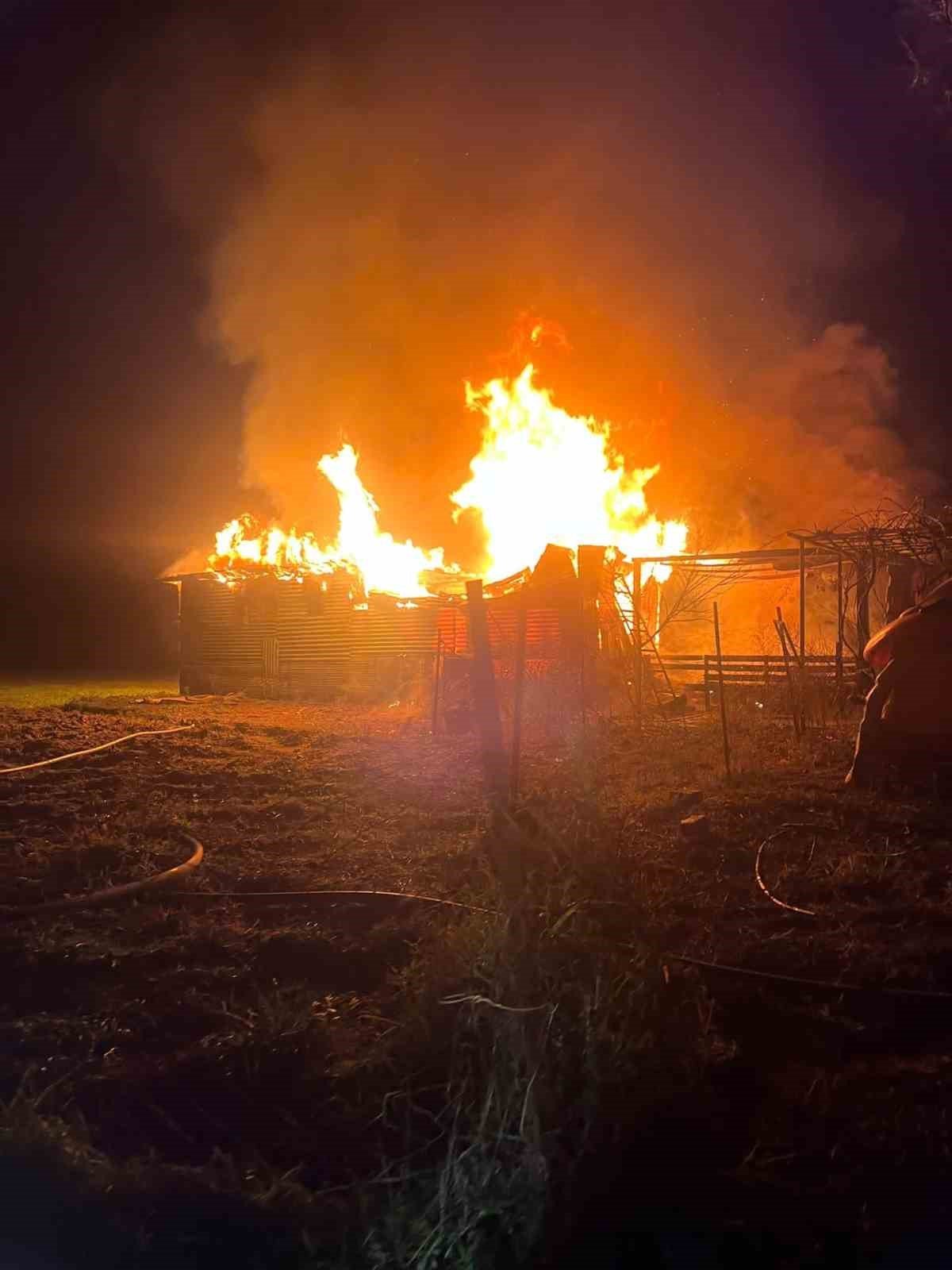 Marmaris’te prefabrik ev tamamen yandı