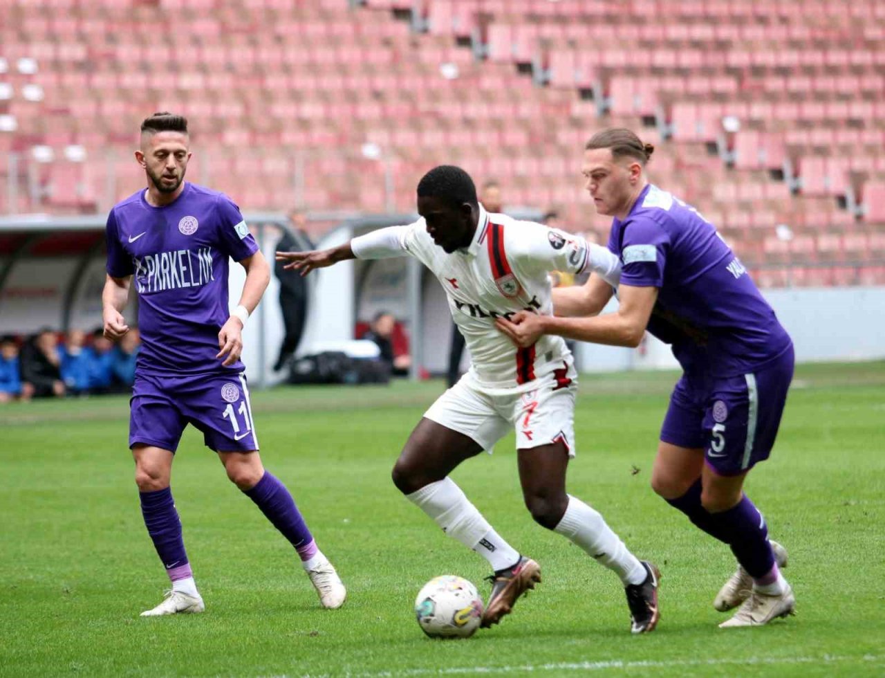 Samsunspor ile 52 Orduspor FK, depremzedeler için karşılaştı