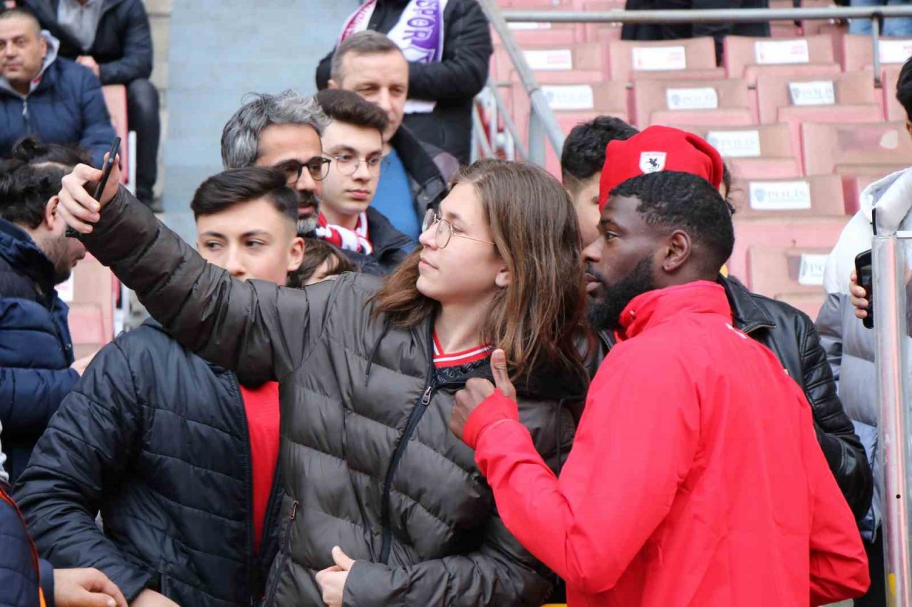 Samsunspor ile 52 Orduspor FK, depremzedeler için karşılaştı