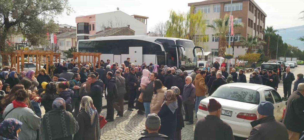 Gerze’de 42 kişilik umre kafilesi dualarla uğurlandı