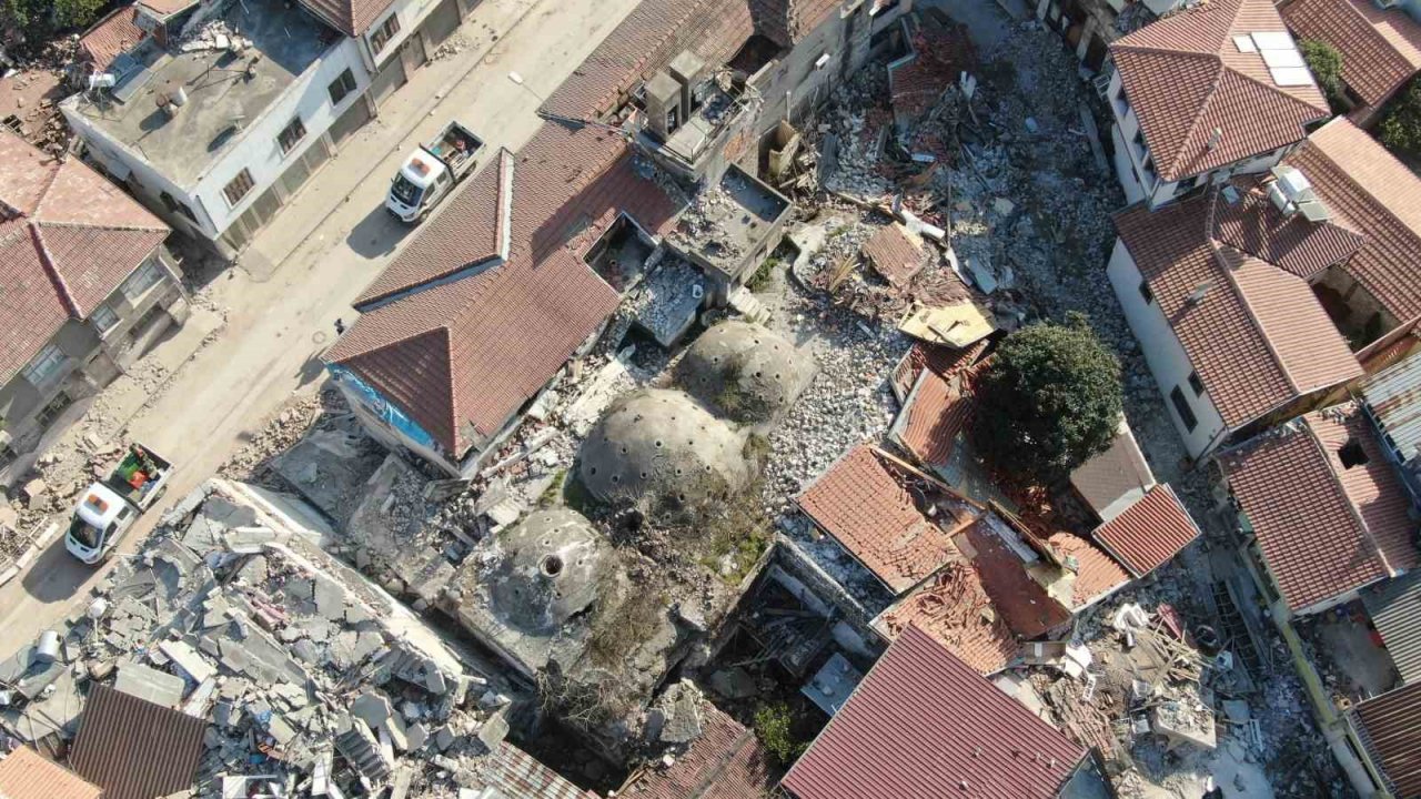 Tarihi Beyseri hamamı depremde yıkılmadı