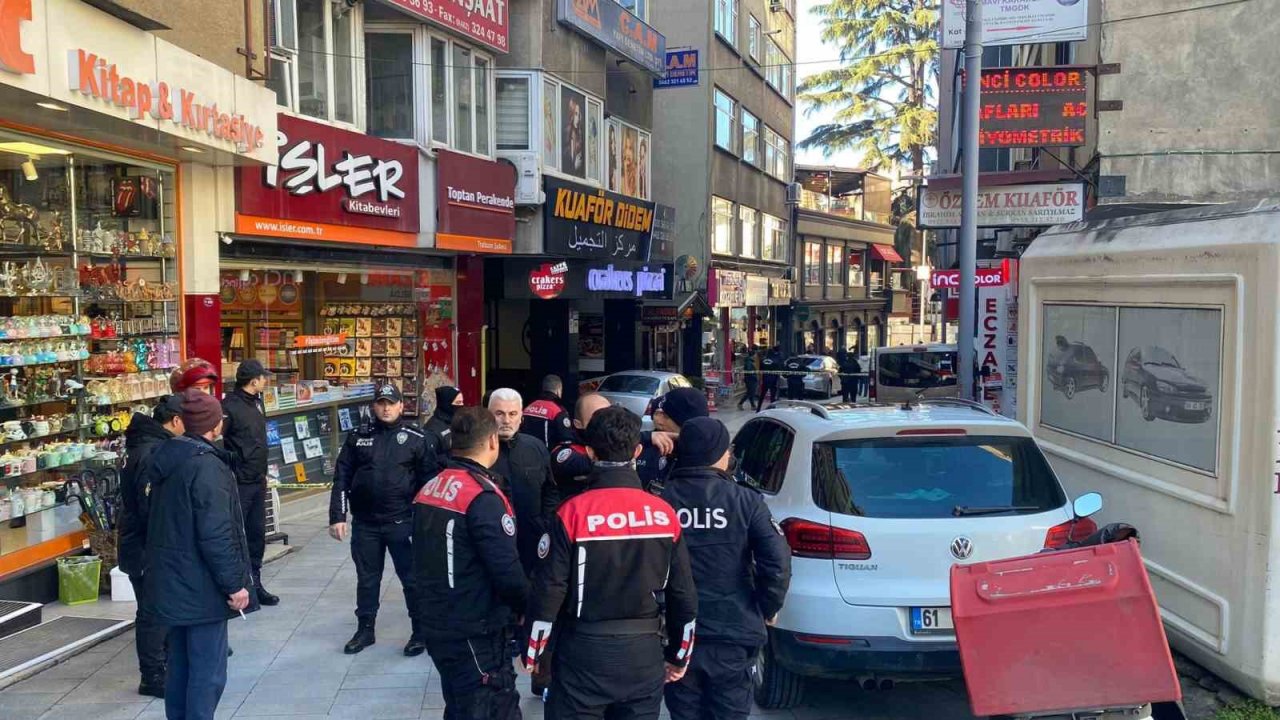 Trabzon’da silahlı kavganın görüntüleri güvenlik ve cep telefonu kameralarına yansıdı