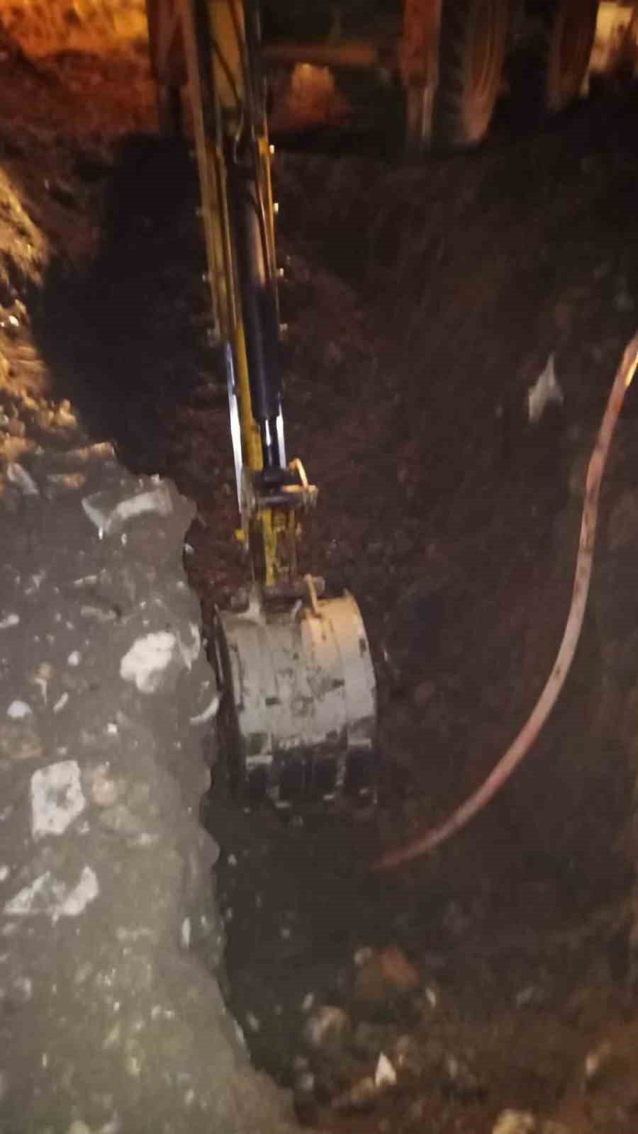 Buharkent Belediyesi ekipleri deprem bölgesinde yaraları sarıyor