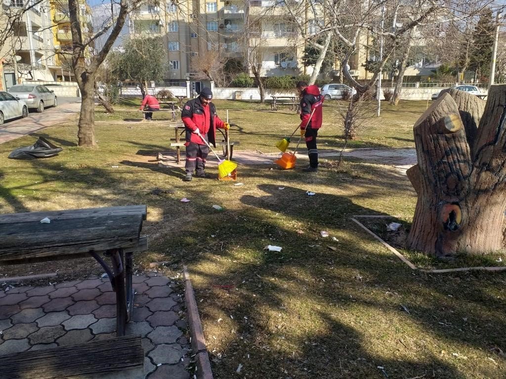 Ümraniye Belediyesi’nden deprem bölgesine temizlik desteği