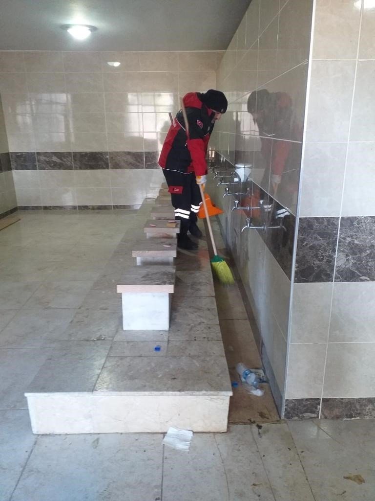 Ümraniye Belediyesi’nden deprem bölgesine temizlik desteği