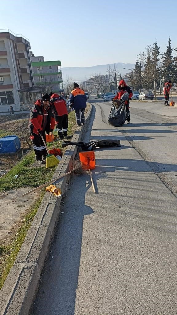 Ümraniye Belediyesi’nden deprem bölgesine temizlik desteği
