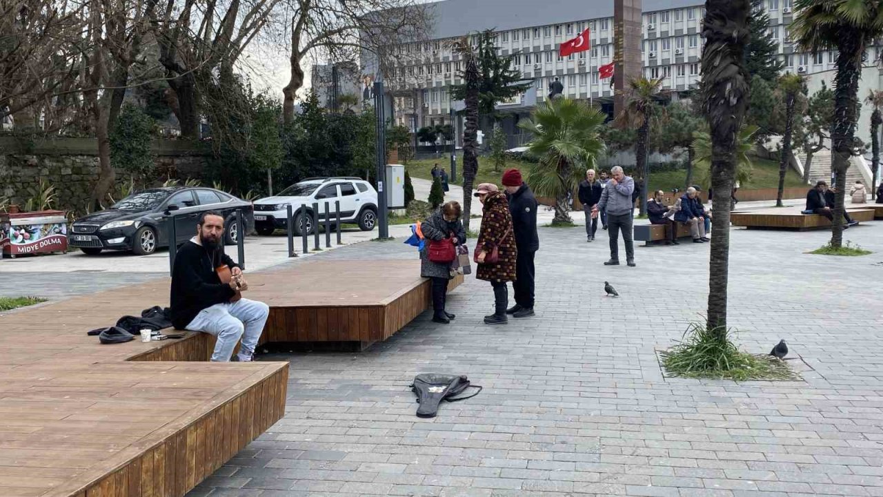 Hava sıcaklığı yükselinde sahile akın ettiler