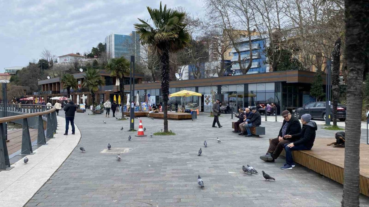 Hava sıcaklığı yükselinde sahile akın ettiler