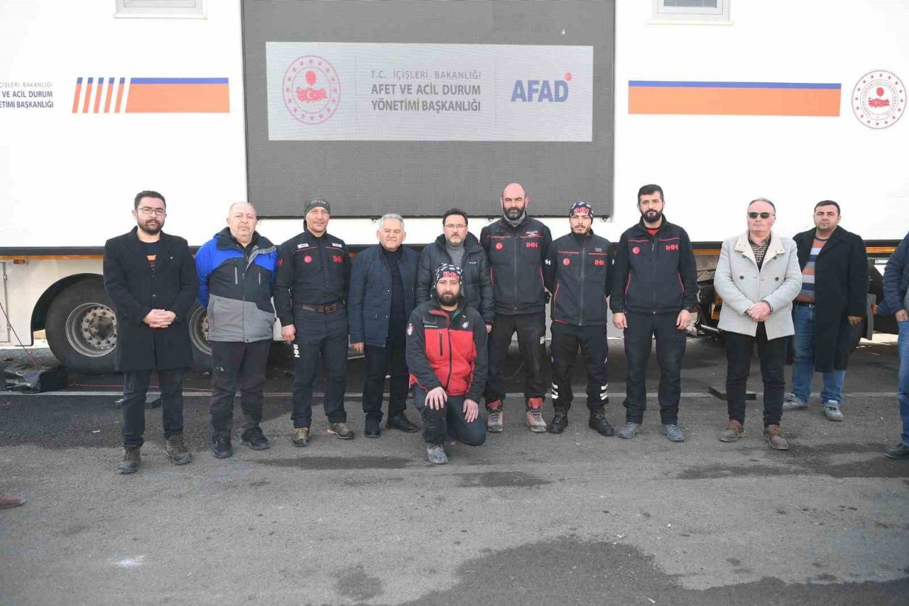Büyükkılıç, Kahramanmaraş’ta Vali Çiçek ve İtfaiye Ekipleriyle Bir Araya Geldi