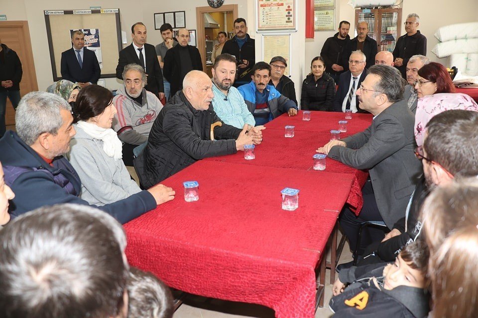 Vali Aksoy ve Başkan Kaplan Koçarlı’da depremzedeler ile bir araya geldi