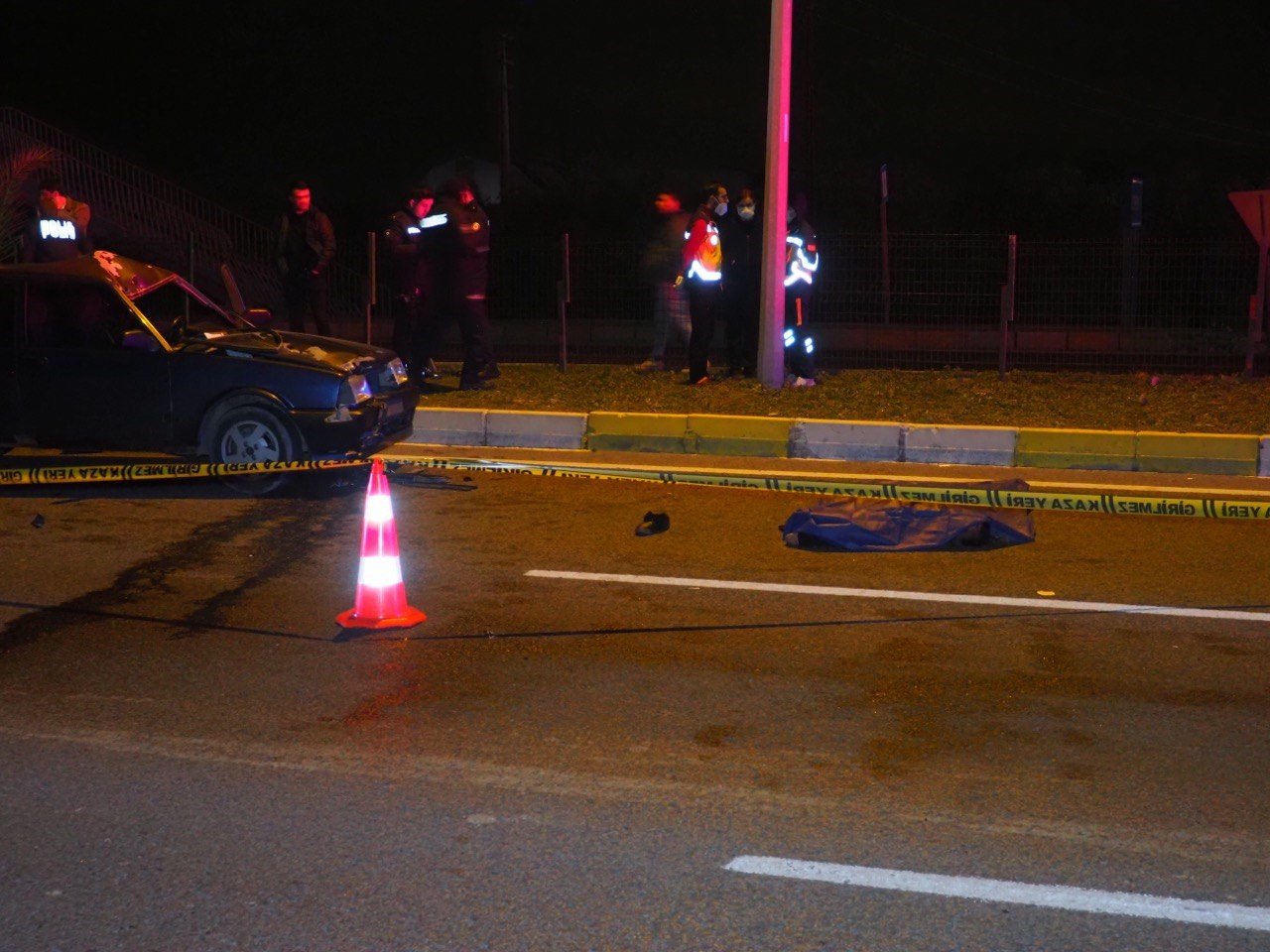 Balıkesir’de yolun karşısına geçerken otomobilin çarptığı şahıs hayatını kaybetti