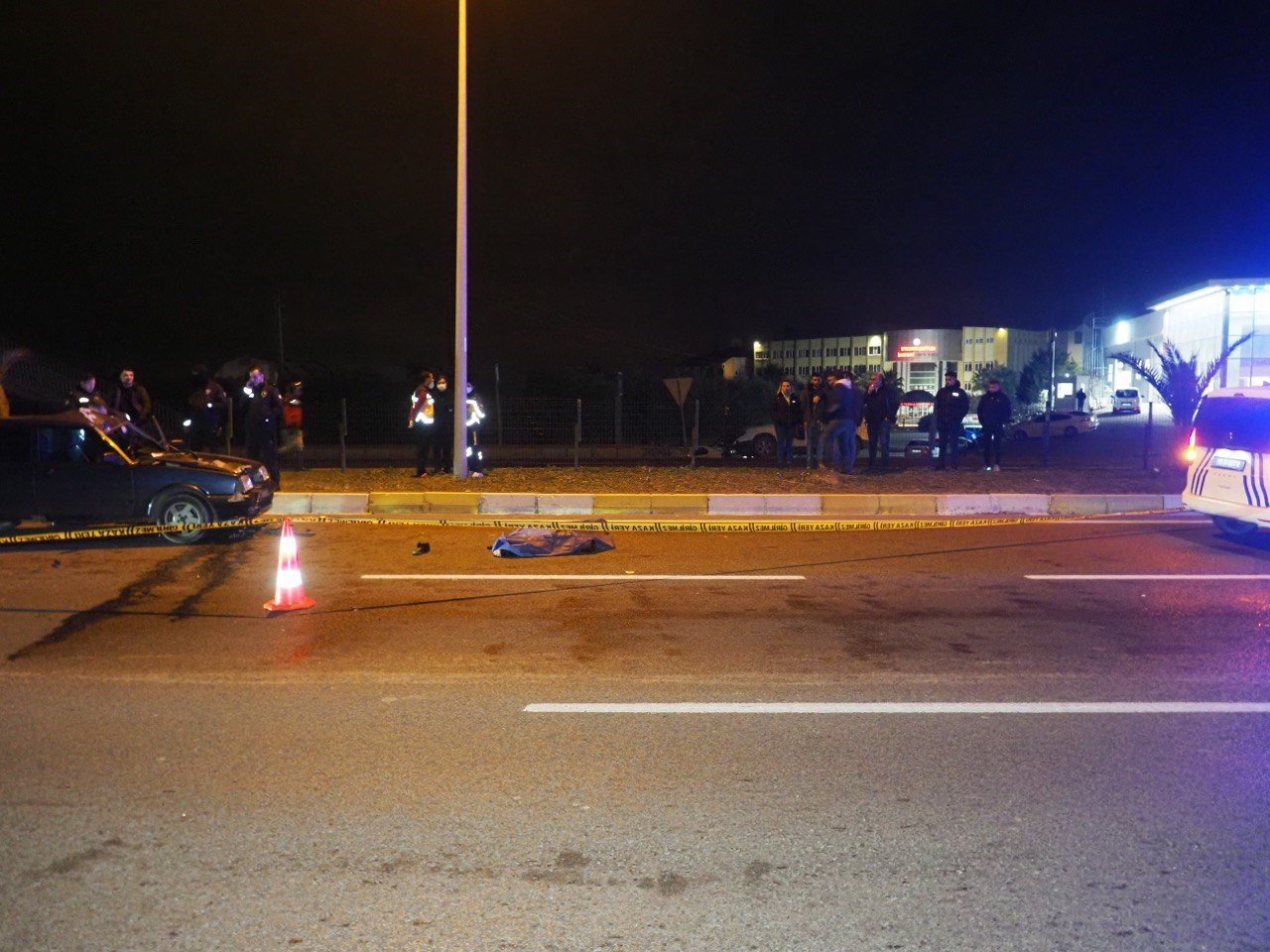 Balıkesir’de yolun karşısına geçerken otomobilin çarptığı şahıs hayatını kaybetti