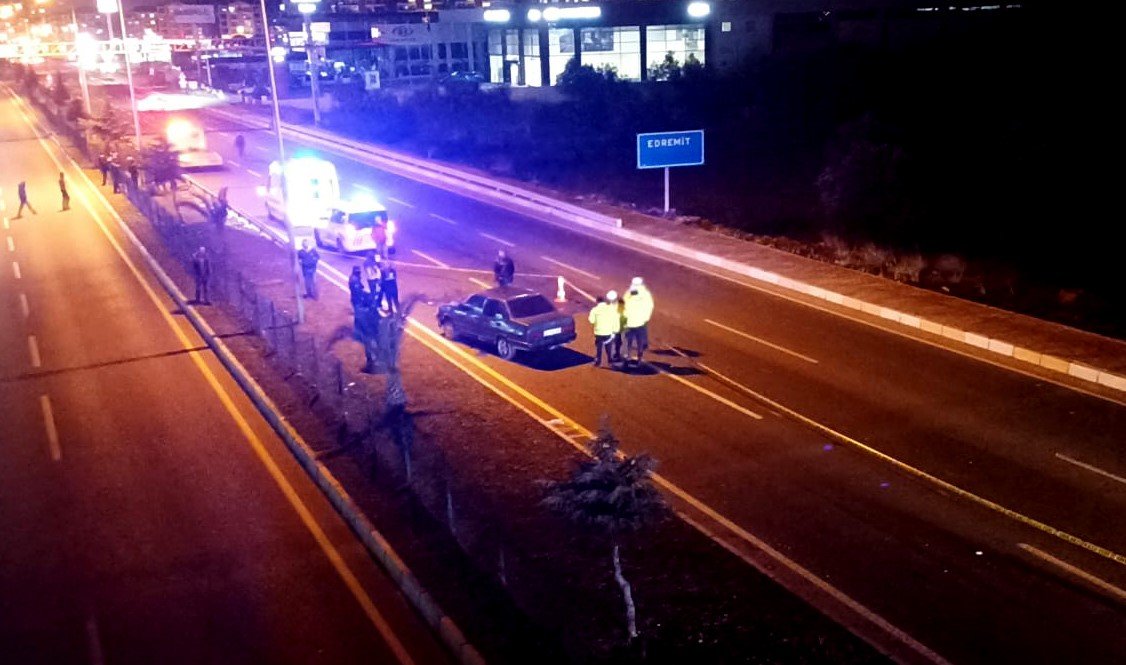 Balıkesir’de yolun karşısına geçerken otomobilin çarptığı şahıs hayatını kaybetti