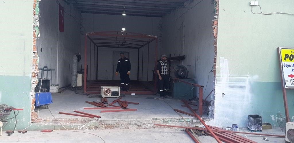 Burhaniye Belediyesi’nden afet bölgesine konteyner ev desteği