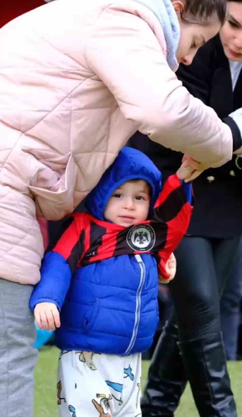 Çorum FK’lı futbolcular, minik depremzede Mehmet Asaf’ı ağırladı