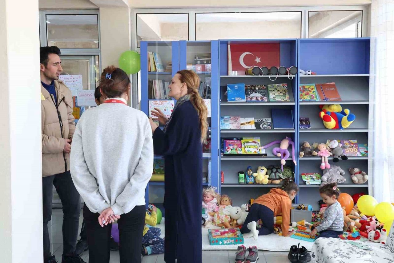 Rektör Hotar’dan depremzede misafirlere ziyaret