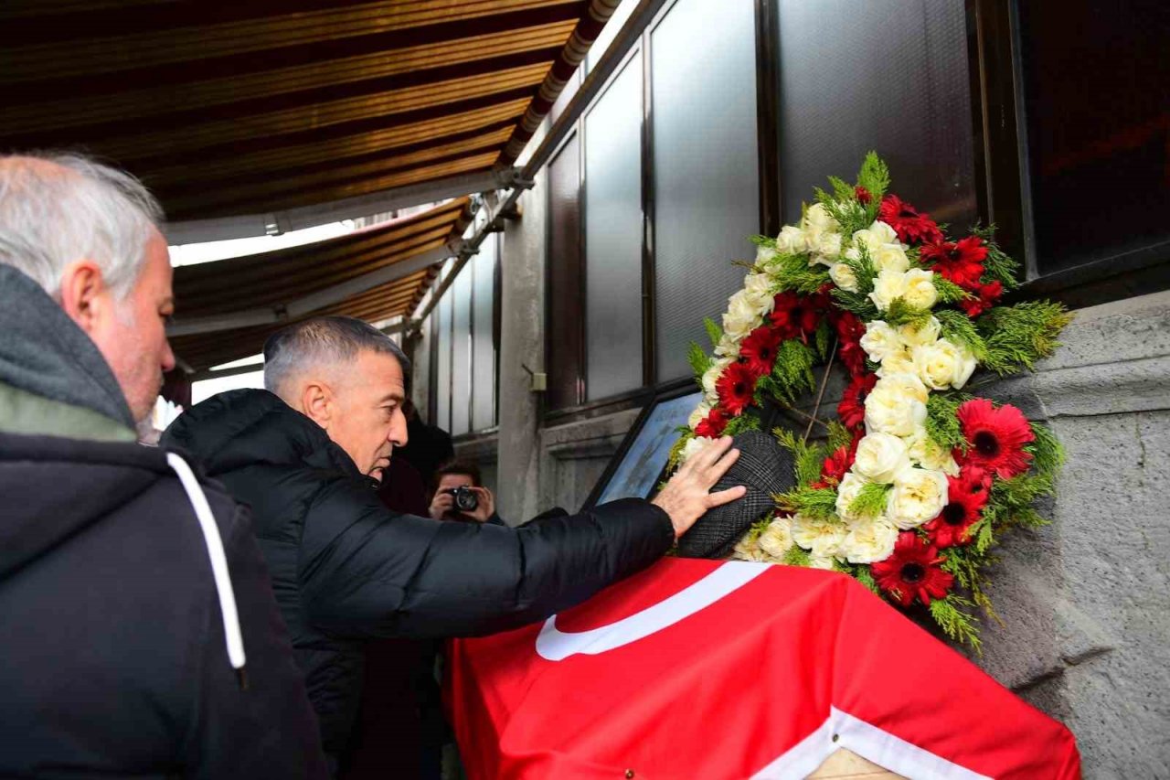 Ahmet Suat Özyazıcı son yolculuğuna uğurlandı
